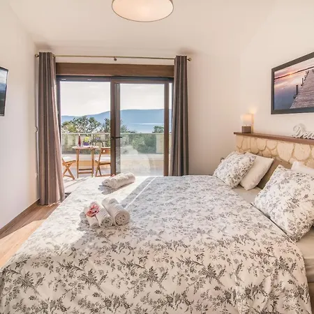 Laura Vila Pinezići