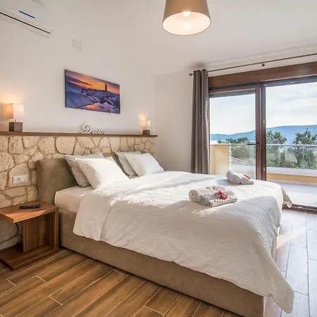 Laura Pinezici (Krk)