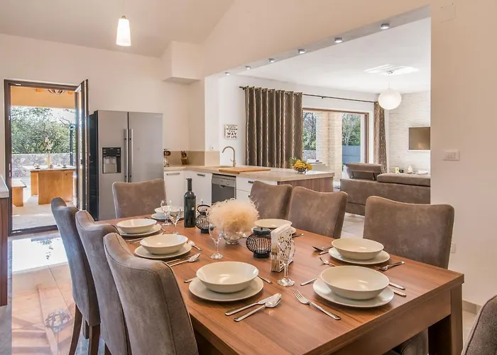 Villa Laura Pinezići