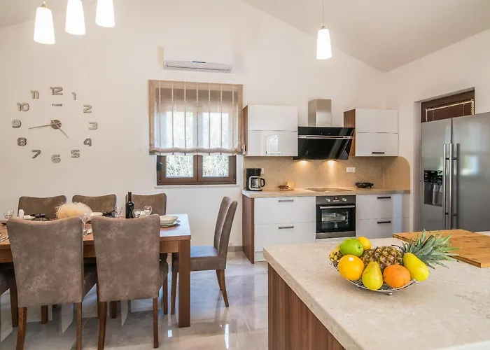 Villa Laura Pinezići