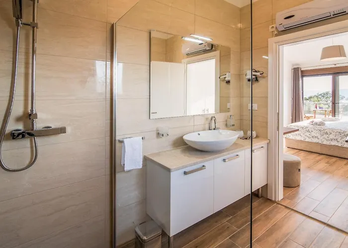 Villa Laura Pinezići