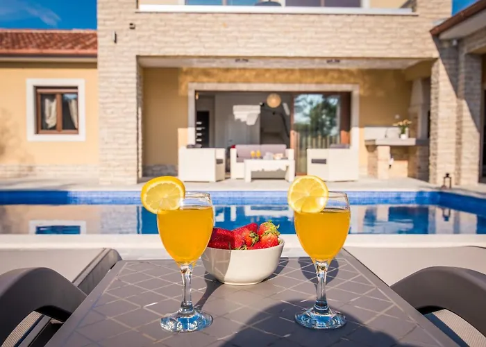 Villa Laura Pinezići